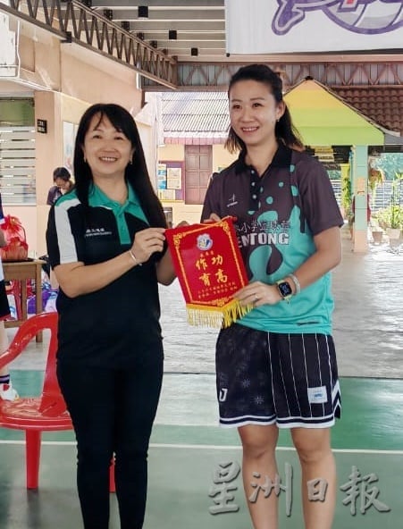 东：（已签发）文冬县华小篮球训练营培育幼苗推广篮球运动