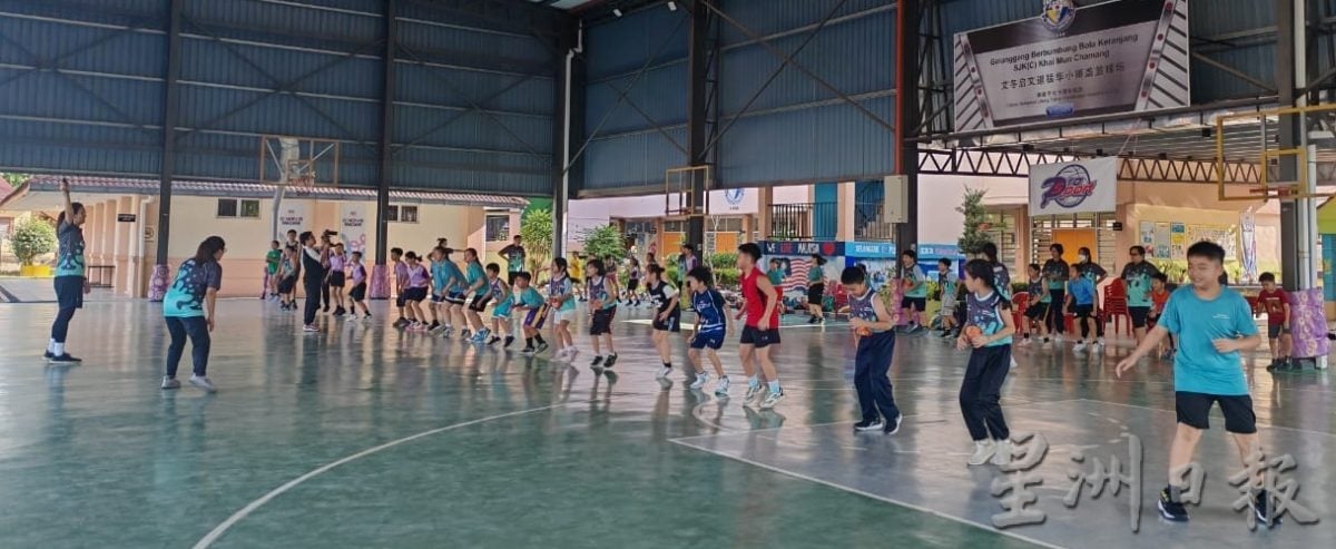 东：（已签发）文冬县华小篮球训练营培育幼苗推广篮球运动