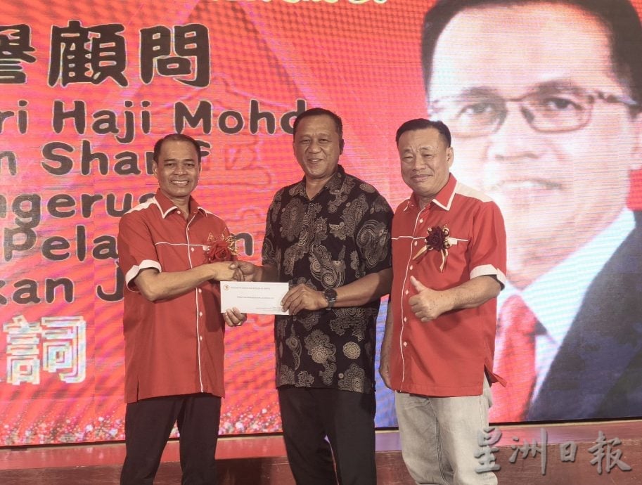 供星洲网:马口金兰福利协会20周年会庆晚宴，各地兄弟纷纷到贺