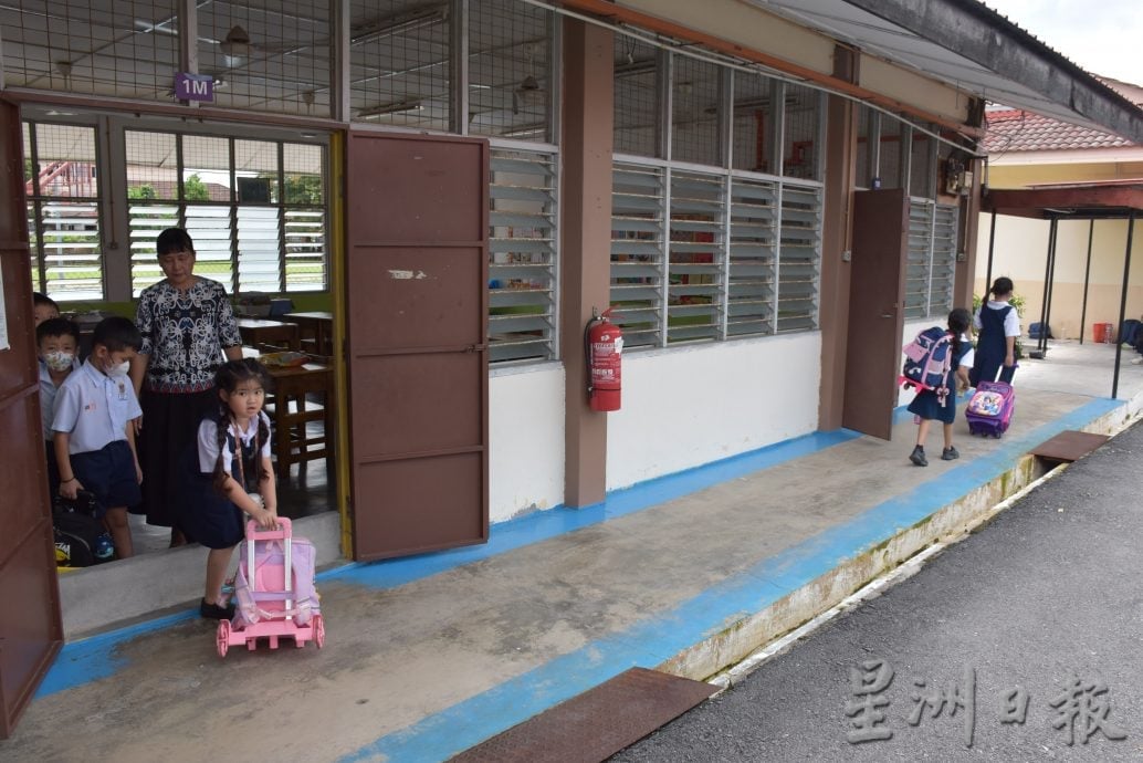 (预编10/11见报)大都会/《校园我董》乌雪龙邦华小董事长潘青山