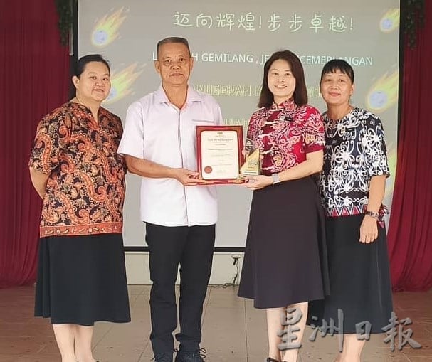 (预编10/11见报)大都会/《校园我董》乌雪龙邦华小董事长潘青山