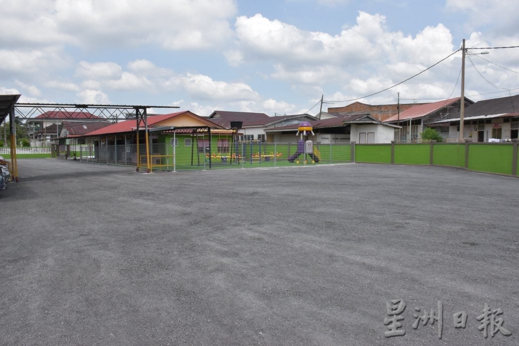 (预编10/11见报)大都会/《校园我董》乌雪龙邦华小董事长潘青山