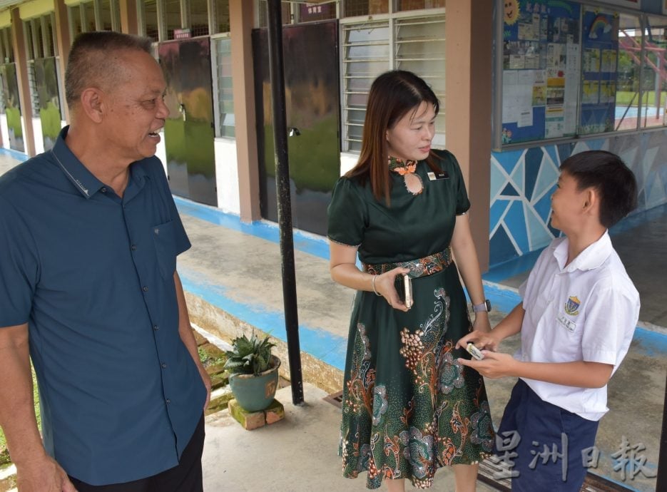 (预编10/11见报)大都会/《校园我董》乌雪龙邦华小董事长潘青山