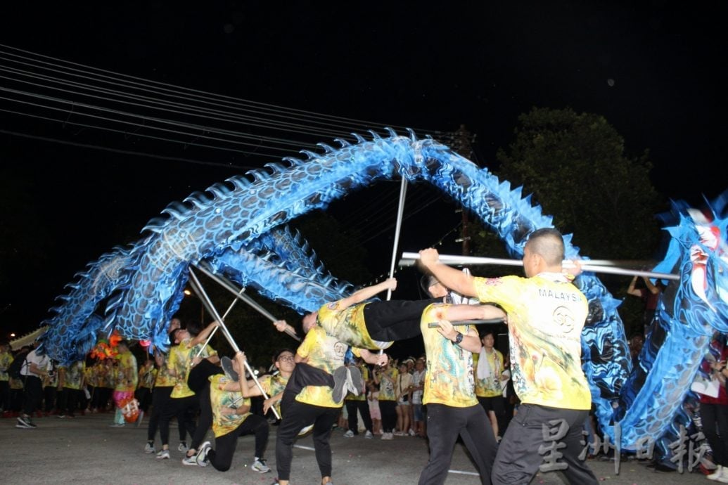 (大都会)★11月12日见报∕星角摄|舞龙精神