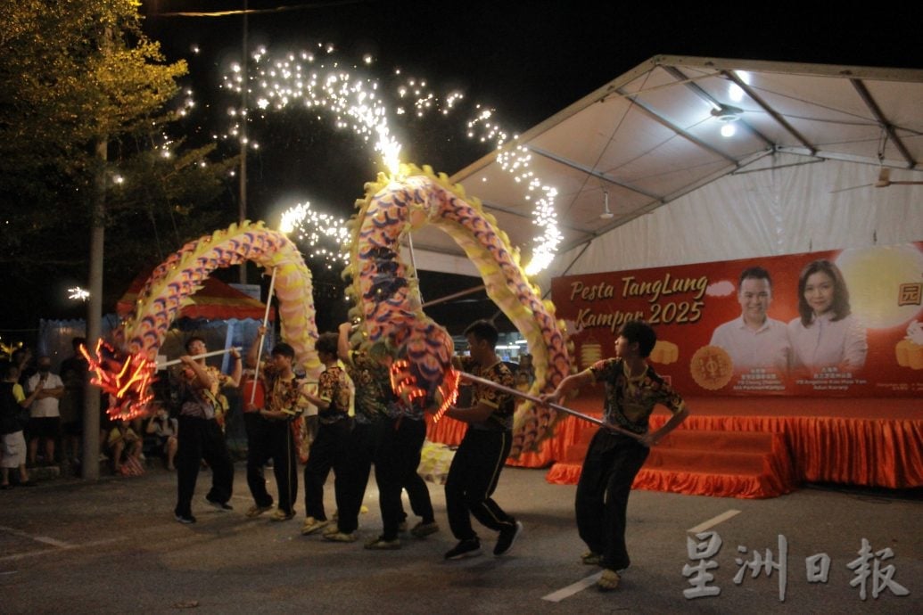 (大都会)★11月12日见报∕星角摄|舞龙精神