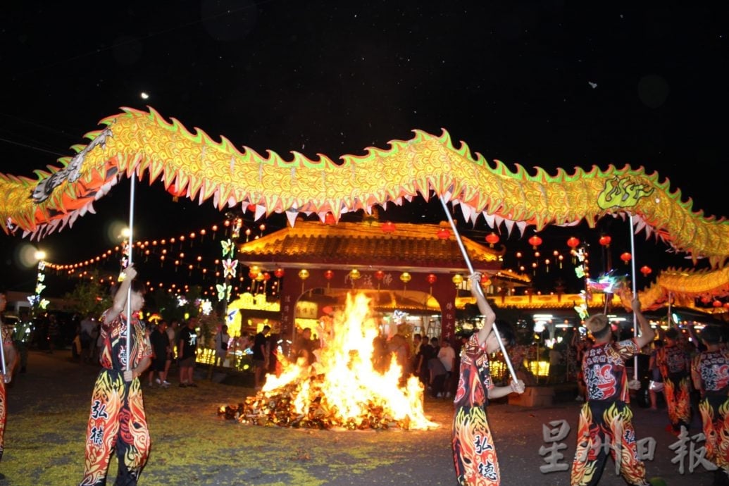 (大都会)★11月12日见报∕星角摄|舞龙精神