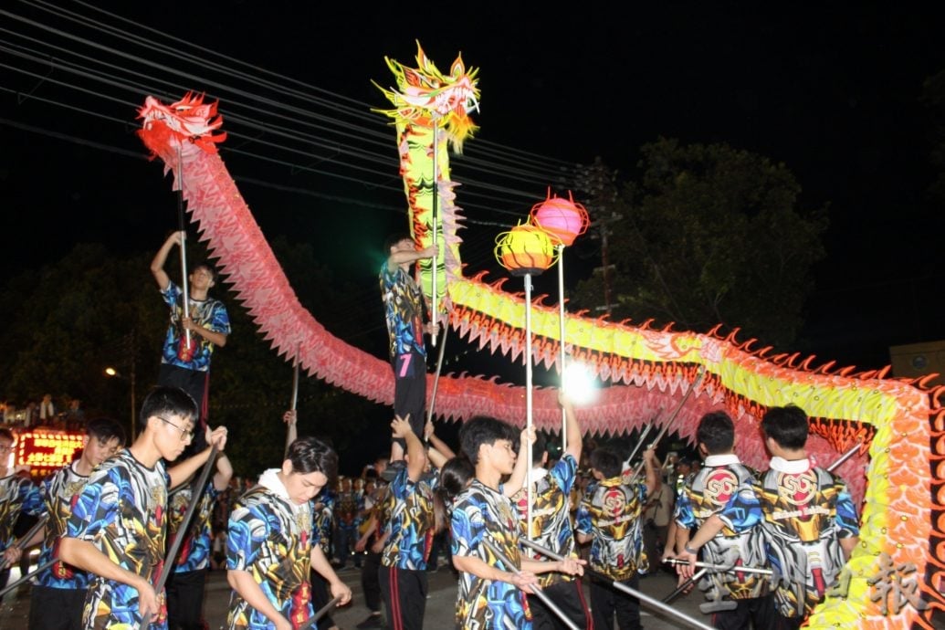 (大都会)★11月12日见报∕星角摄|舞龙精神