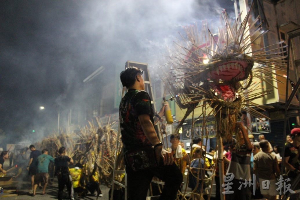 (大都会)★11月12日见报∕星角摄|舞龙精神