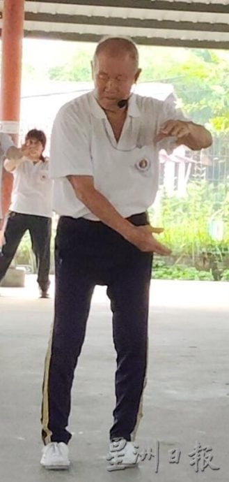 全国:暖势力(勿押太久):凝聚邻里情 91岁导师指引30名银发族练太极