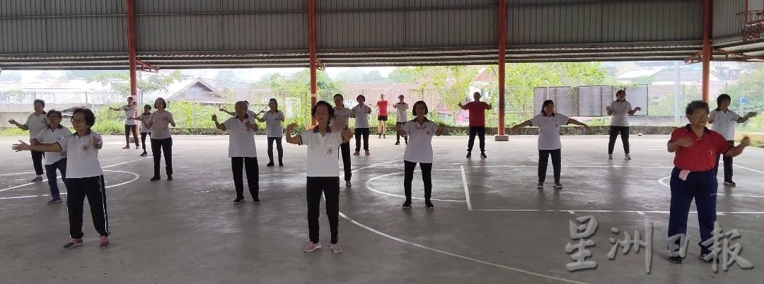 全国:暖势力(勿押太久):凝聚邻里情 91岁导师指引30名银发族练太极