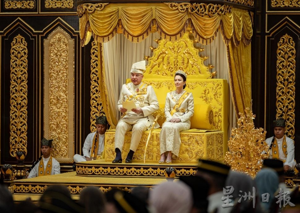 苏丹华诞册封典礼隆重 首轮封赐30名有功人士