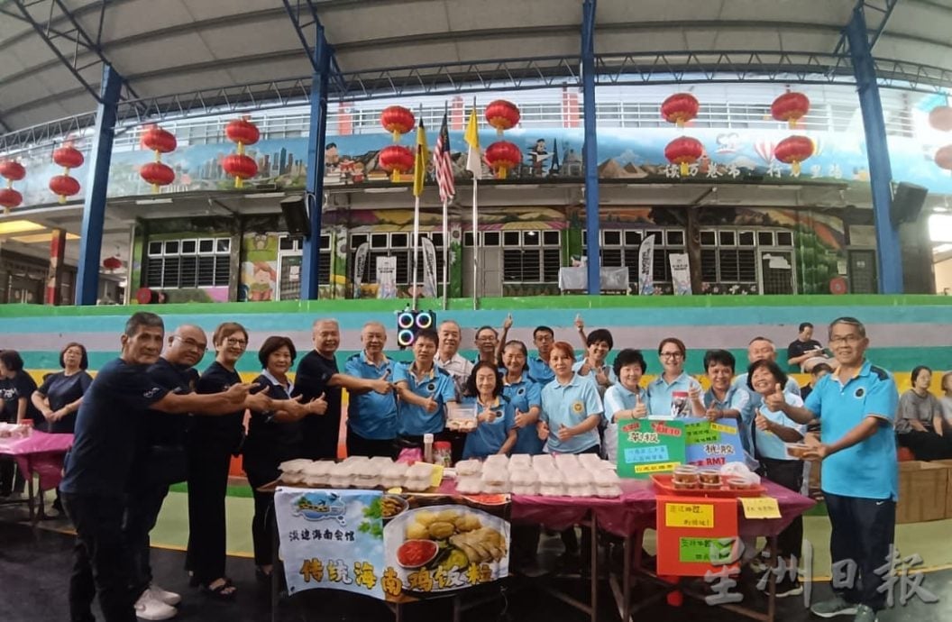 供星洲网:淡边义卖会反应热烈 马华淡边区会为4华小筹募教育基金