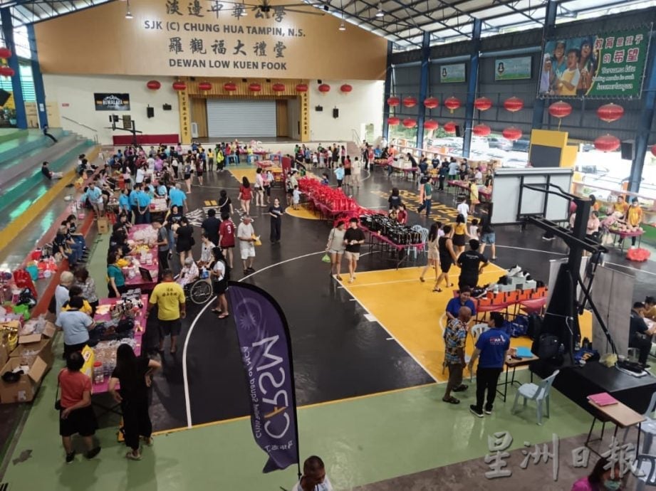 供星洲网:淡边义卖会反应热烈 马华淡边区会为4华小筹募教育基金