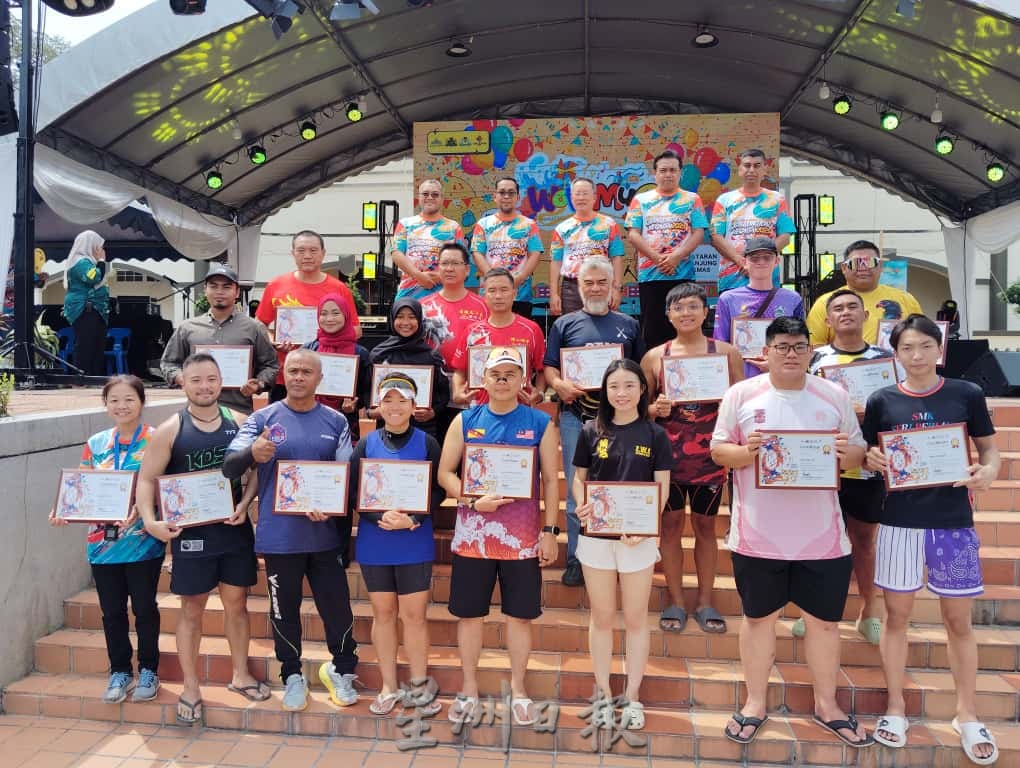 5国45队伍云集 麻河划桨赛龙舟