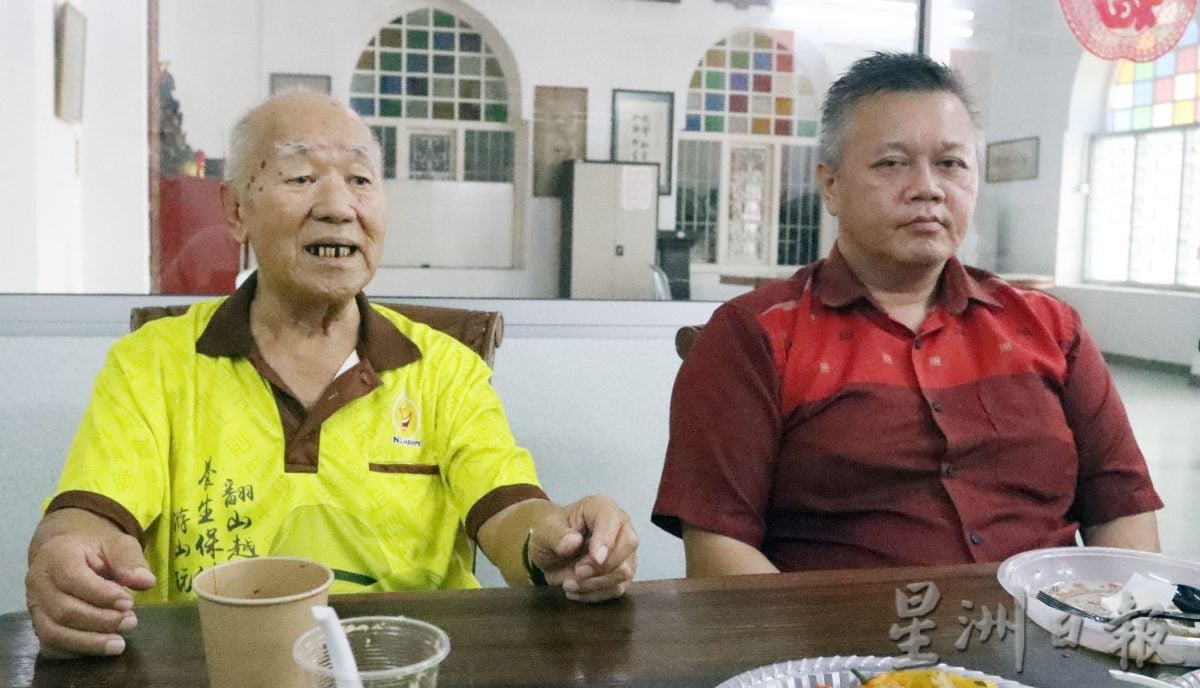 供星洲网:3外籍男子“兑换马币”为由 顺走司机钱包300令吉