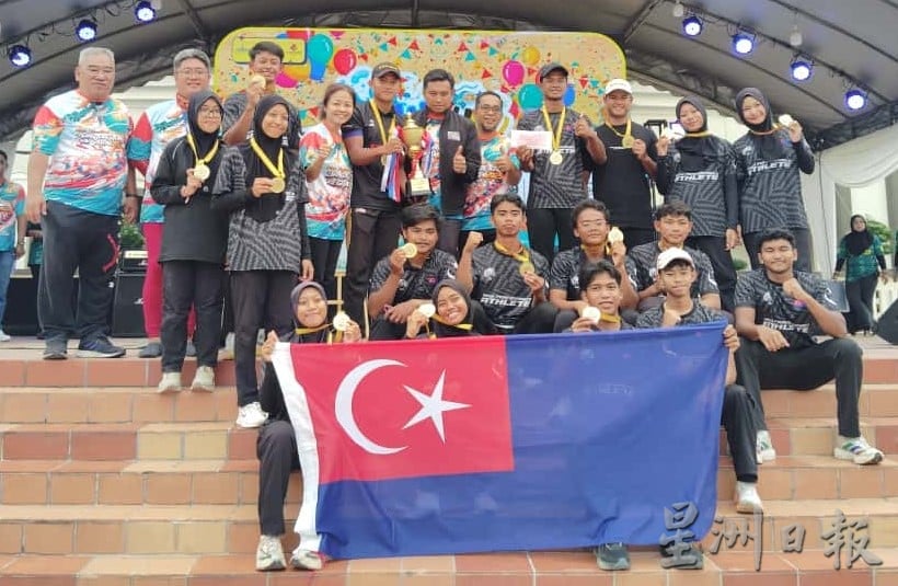 (已签发)柔:国际龙舟赛落幕 中国队包办2冠 柔州队夺混合组冠军