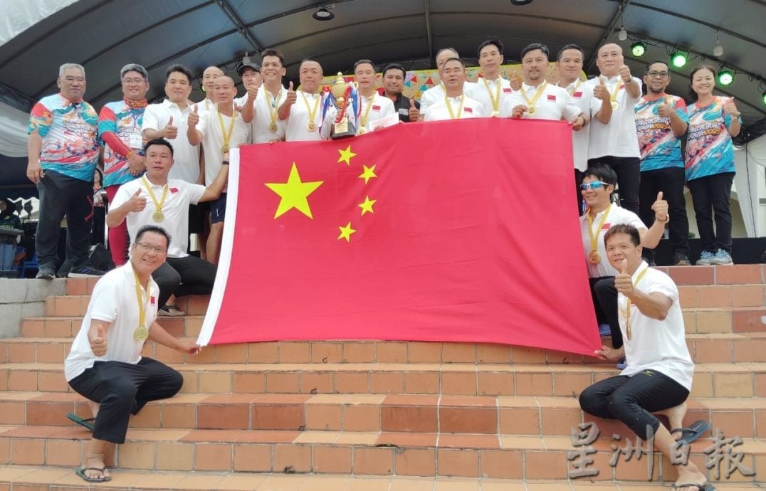 (已签发)柔:国际龙舟赛落幕 中国队包办2冠 柔州队夺混合组冠军