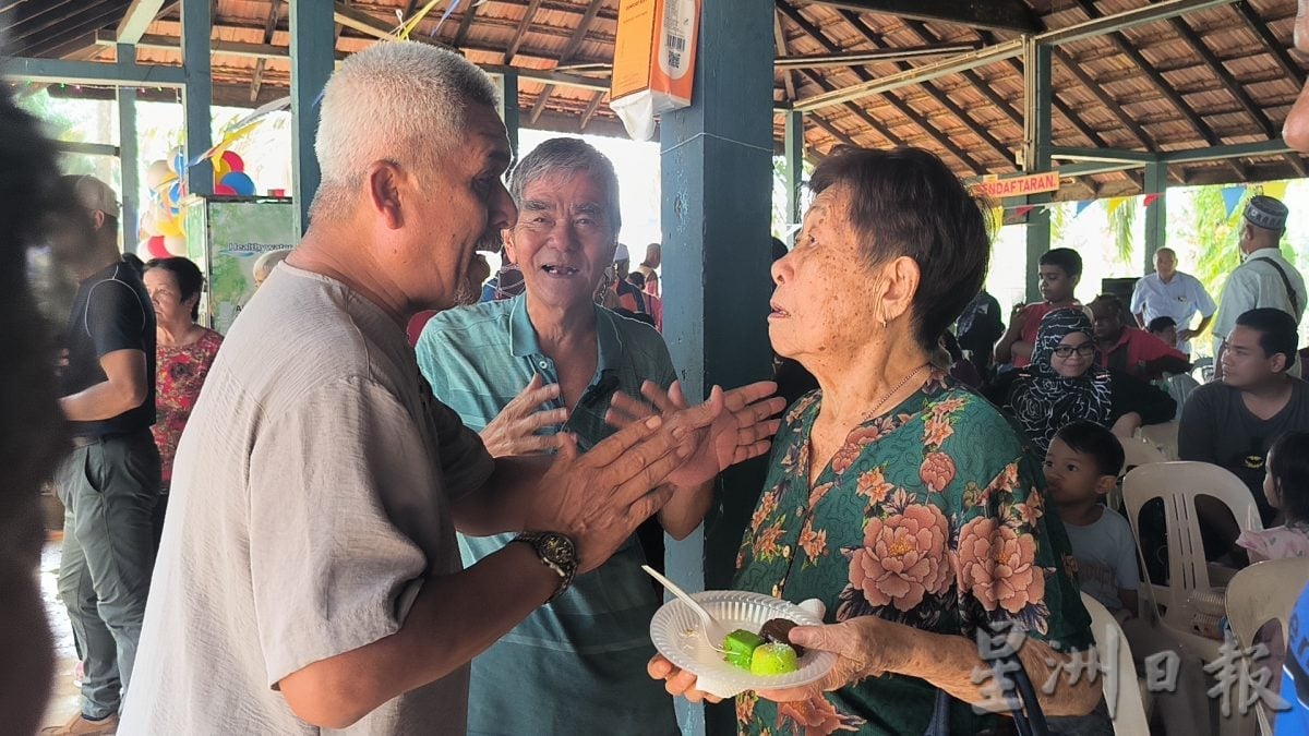 （已签发）柔：**封面**跨越40年再重逢   瑞林园逾千各族前胶工团聚