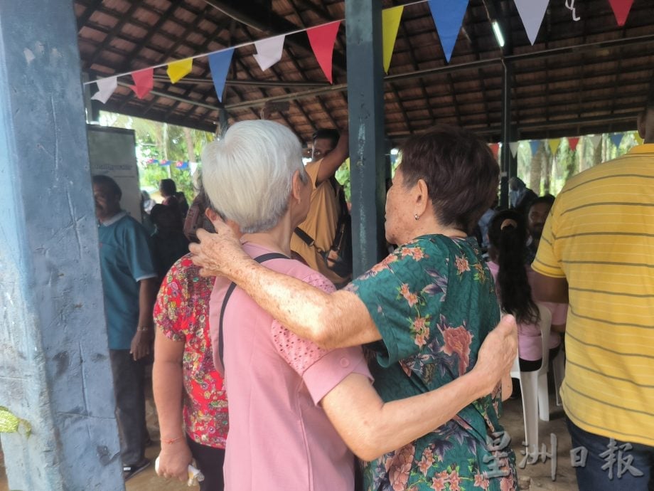 （已签发）柔：**封面**跨越40年再重逢   瑞林园逾千各族前胶工团聚