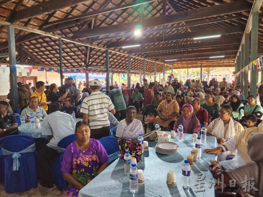 （已签发）柔：**封面**跨越40年再重逢   瑞林园逾千各族前胶工团聚