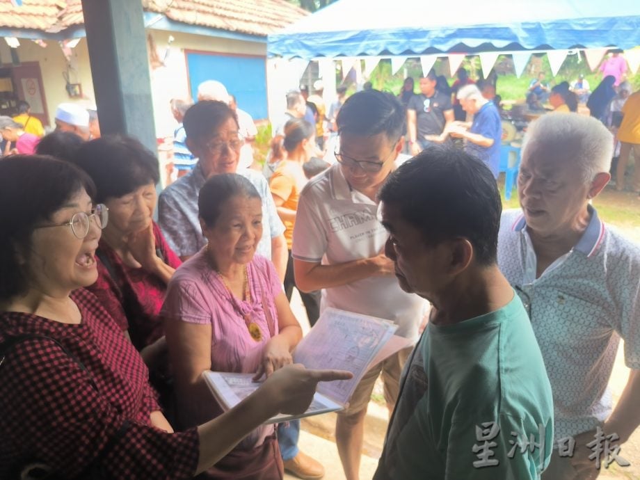 （已签发）柔：**封面**跨越40年再重逢   瑞林园逾千各族前胶工团聚