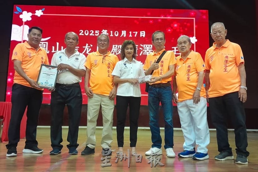 （9/11见报）有故事的人 /(pp)郭燕美奔波街区筹款