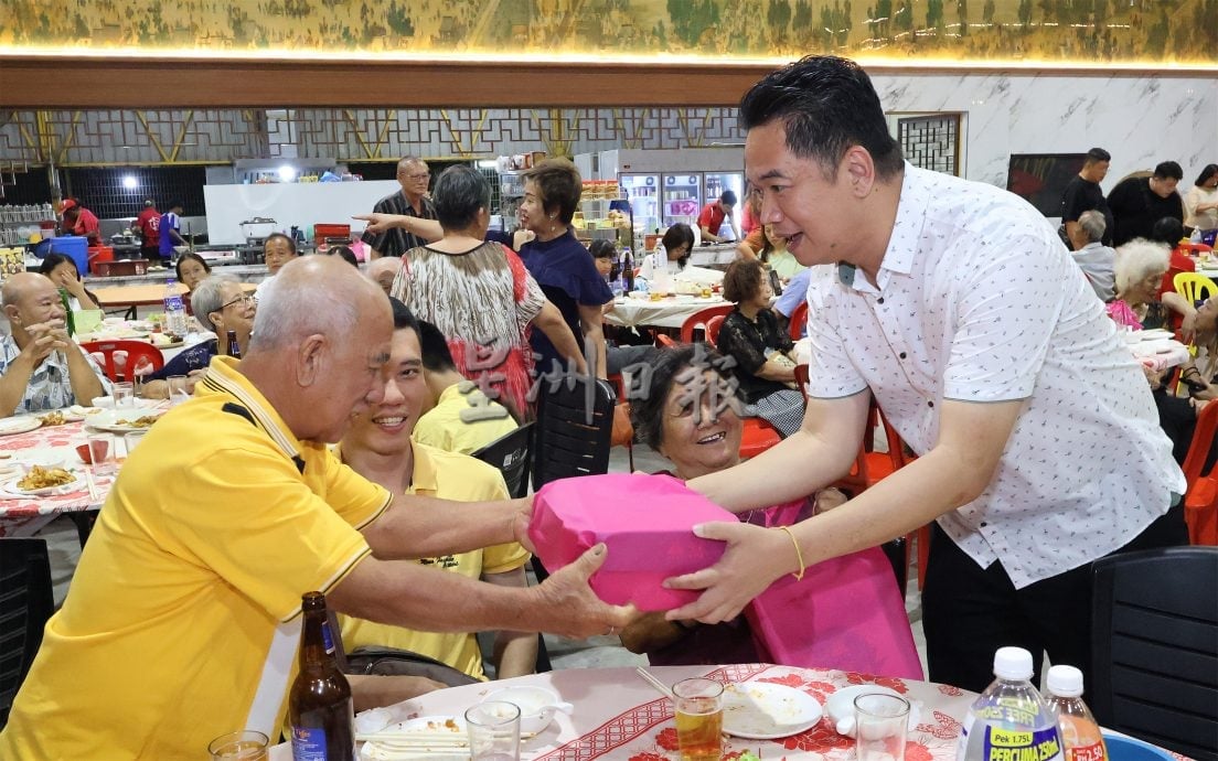 供星洲网/ 张聒翔赞扬庇朥海南会馆会员资料保存到很好，盼扫描存档电脑。