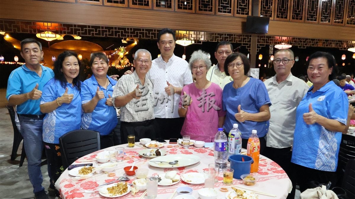 供星洲网/ 张聒翔赞扬庇朥海南会馆会员资料保存到很好，盼扫描存档电脑。