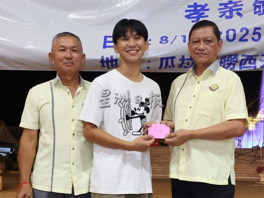 供星洲网/ 张聒翔赞扬庇朥海南会馆会员资料保存到很好，盼扫描存档电脑。