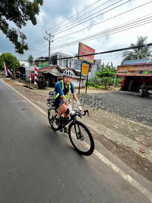 供星洲网：22岁女生沈雅柔勇闯爪哇极限骑行 6天1507公里勇夺季军