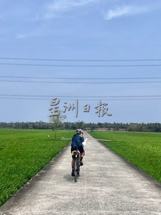 供星洲网：22岁女生沈雅柔勇闯爪哇极限骑行 6天1507公里勇夺季军