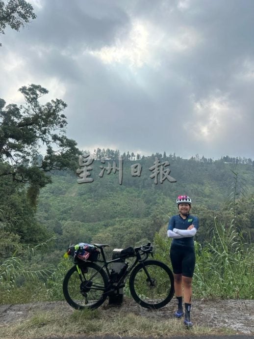 供星洲网：22岁女生沈雅柔勇闯爪哇极限骑行 6天1507公里勇夺季军