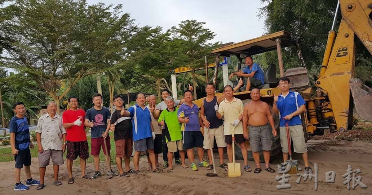 新村美化动起来/11日见报∕/凭“我爱哲仁”信念，哲仁村民坚守美化基业30余年