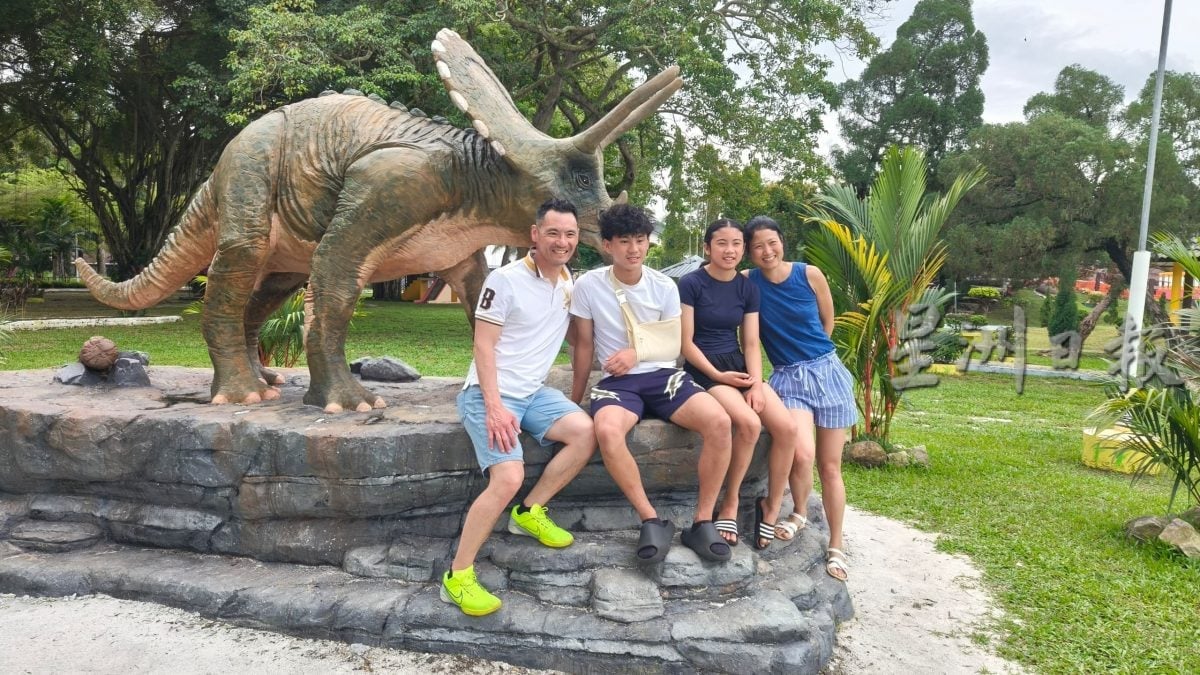 新村美化动起来/11日见报∕/凭“我爱哲仁”信念，哲仁村民坚守美化基业30余年