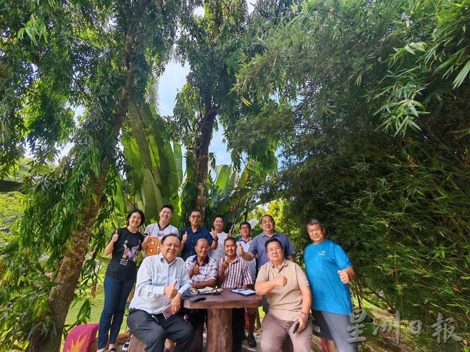 新村美化动起来/11日见报∕/凭“我爱哲仁”信念，哲仁村民坚守美化基业30余年