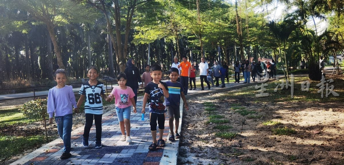 新村美化动起来/11日见报∕/凭“我爱哲仁”信念，哲仁村民坚守美化基业30余年