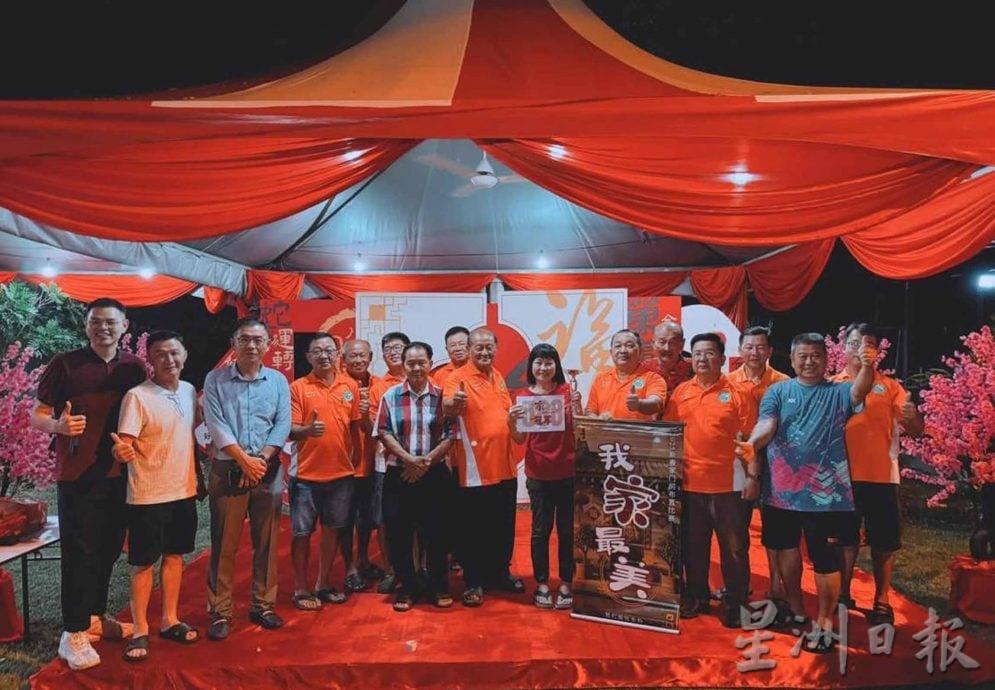 新村美化动起来/11日见报∕/凭“我爱哲仁”信念，哲仁村民坚守美化基业30余年