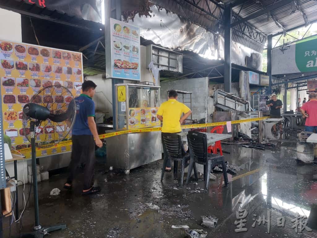 (古城第二版主文)晋巷莫哈末晋路一家小贩中心发生火灾