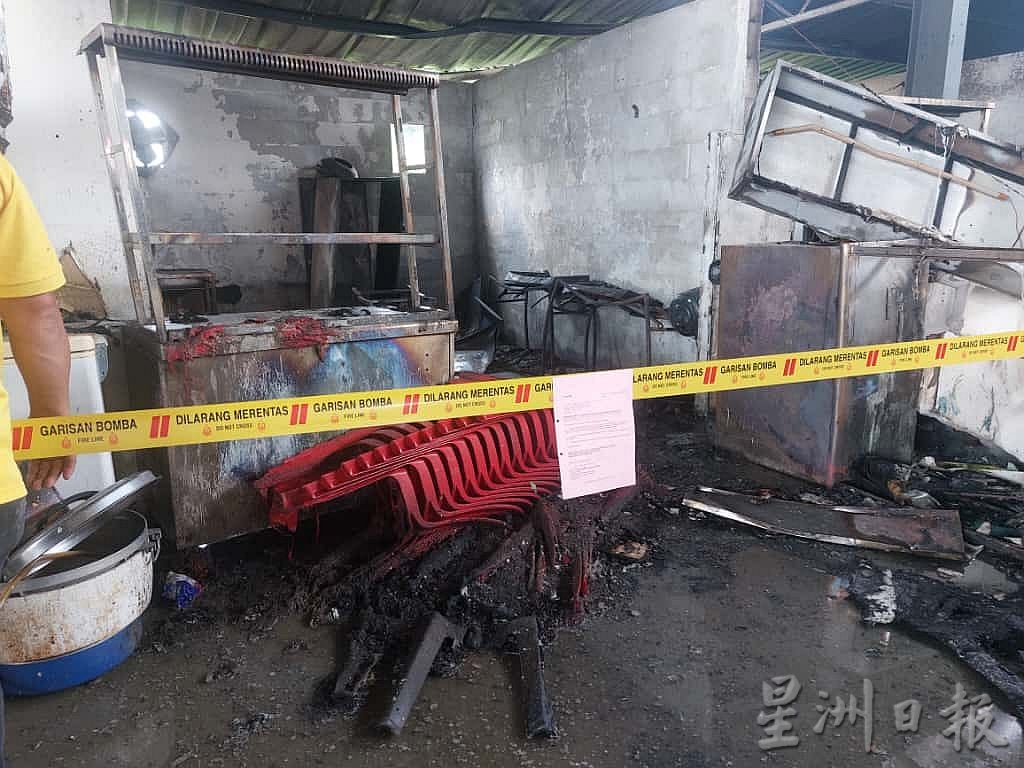 (古城第二版主文)晋巷莫哈末晋路一家小贩中心发生火灾