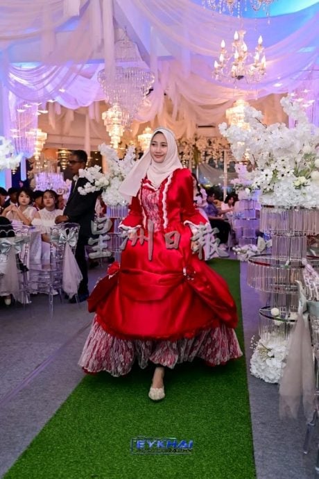 东：吉拉央中学谢师宴服装赛好热闹