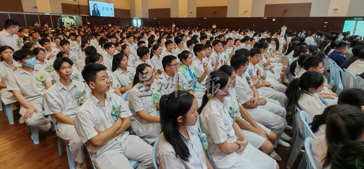 大都会：巴生中华独中2025年第46届“绘梦”高中毕业典礼，278名毕业生告别母校／5图（可选下）