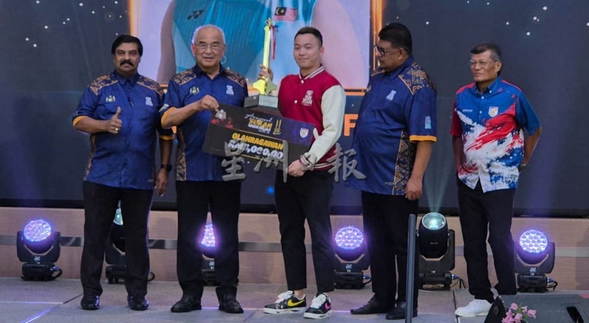 （古城第四版主文）谢定峰陈昌敏，获甲州年度运动员奖