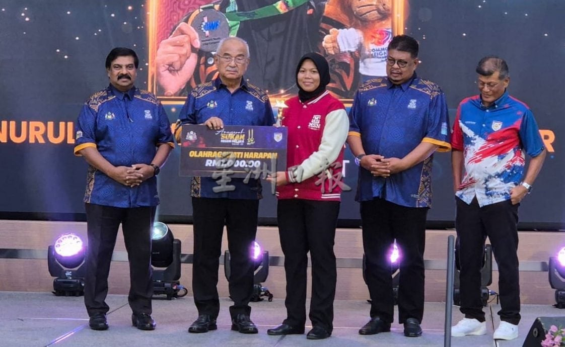 （古城第四版主文）谢定峰陈昌敏，获甲州年度运动员奖