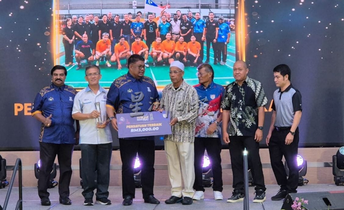 （古城第四版主文）谢定峰陈昌敏，获甲州年度运动员奖