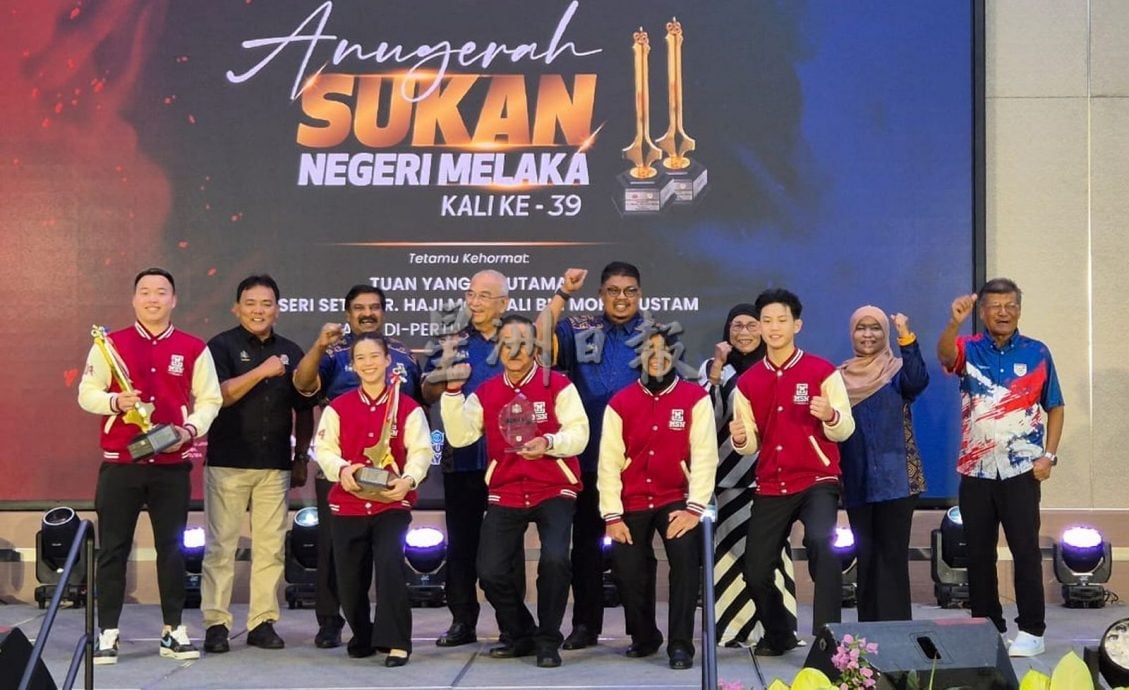 （古城第四版主文）谢定峰陈昌敏，获甲州年度运动员奖