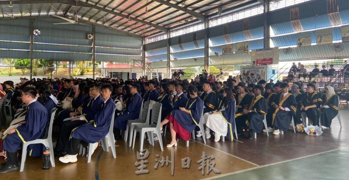 普中150名毕业生扬帆启航　董事长勉励勇敢追梦　