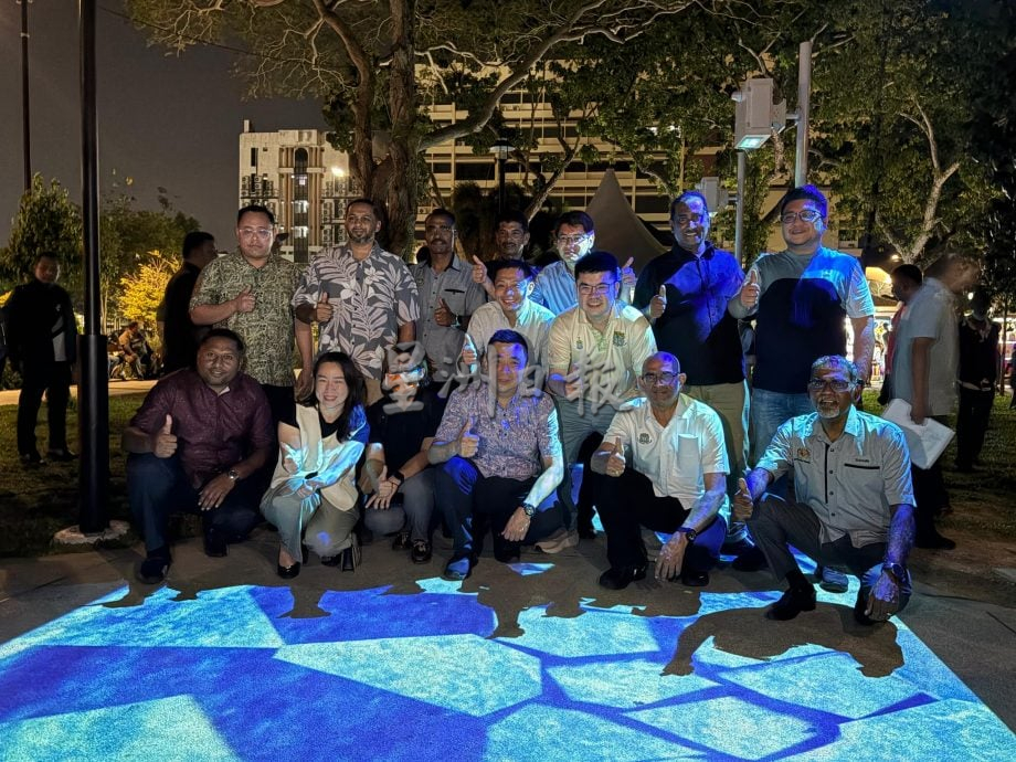 (大北马)旧关仔角直线公园灯光投影秀