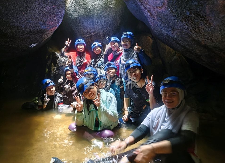 (刊期11月14日)半岛心旅行:钻缝、漂水、贴壁前进 体验马来半岛最“野”的地下路线