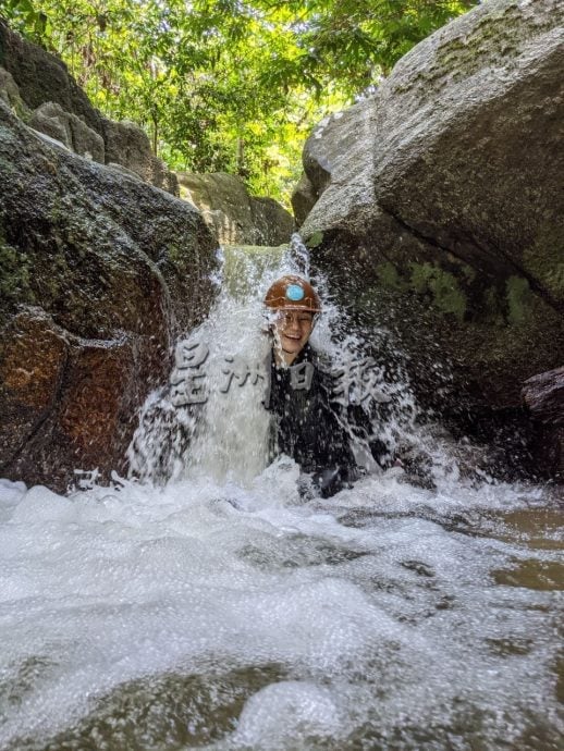 (刊期11月14日)半岛心旅行:钻缝、漂水、贴壁前进 体验马来半岛最“野”的地下路线