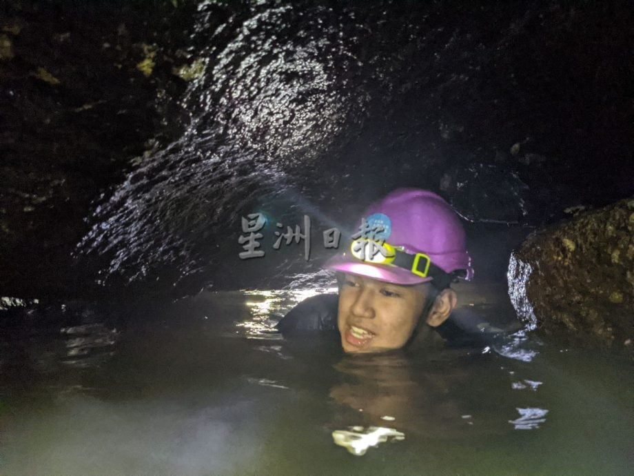 (刊期11月14日)半岛心旅行:钻缝、漂水、贴壁前进 体验马来半岛最“野”的地下路线